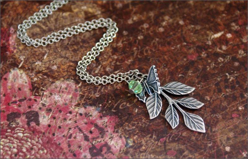 Blatt Schmetterling Collier - W/Swarovski Kristall Antik Vintage-Look Perfekt Mutter, Freundin, Tochter Geschenk Von Revellerosejewelry von RevelleRoseJewelry