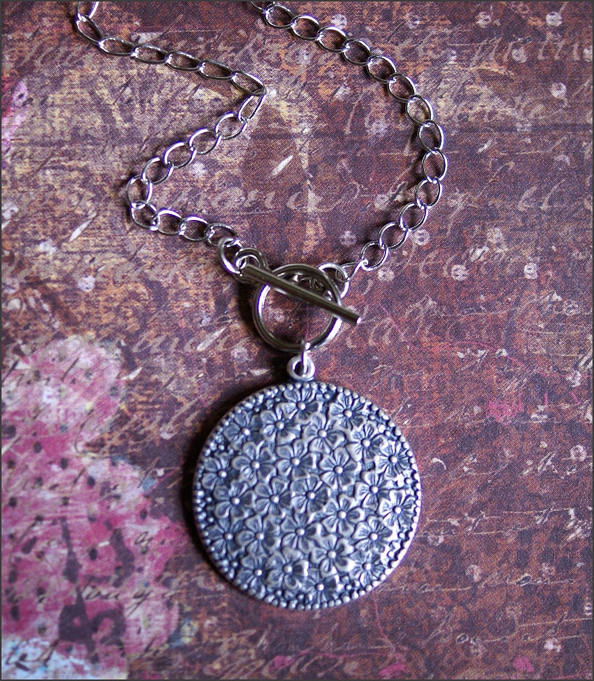 Blume Medaillon Halskette-Wunderschöne Detaillierte Anhänger - Chic, Spaß, Vorderseite Style Toggle Hübsches Geschenk Jeden Tag Tragen, Mutter von RevelleRoseJewelry