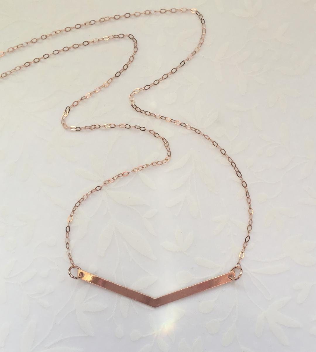 Chevron Gold Kette-Rose Bar Schmuck, Rose Halskette, V Dünne Gold-Anhänger, Cheveron Anhänger von RevelleRoseJewelry