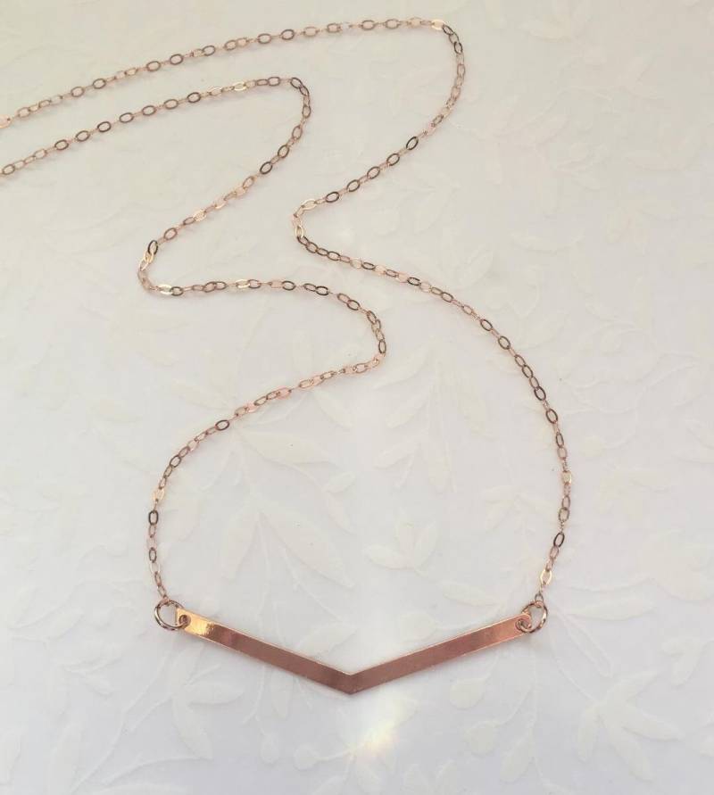 Chevron Gold Kette-Rose Bar Schmuck, Rose Halskette, V Dünne Gold-Anhänger, Cheveron Anhänger von RevelleRoseJewelry