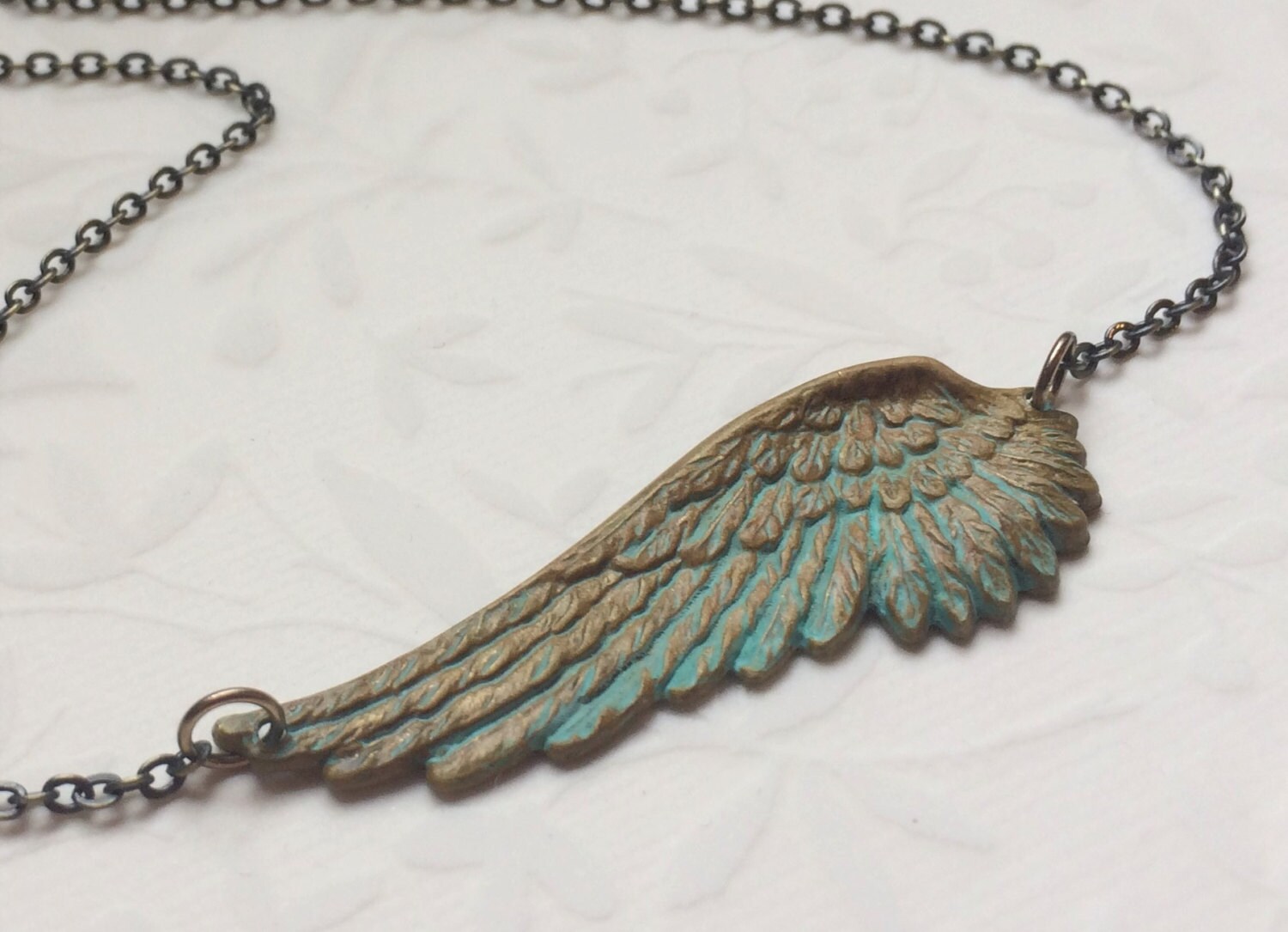 Engel Flügel Halskette-Engel Schmuck, Patina Seitlich Wing, Grünspan Seitlich Halskette, Schutzengel Geschenk von RevelleRoseJewelry