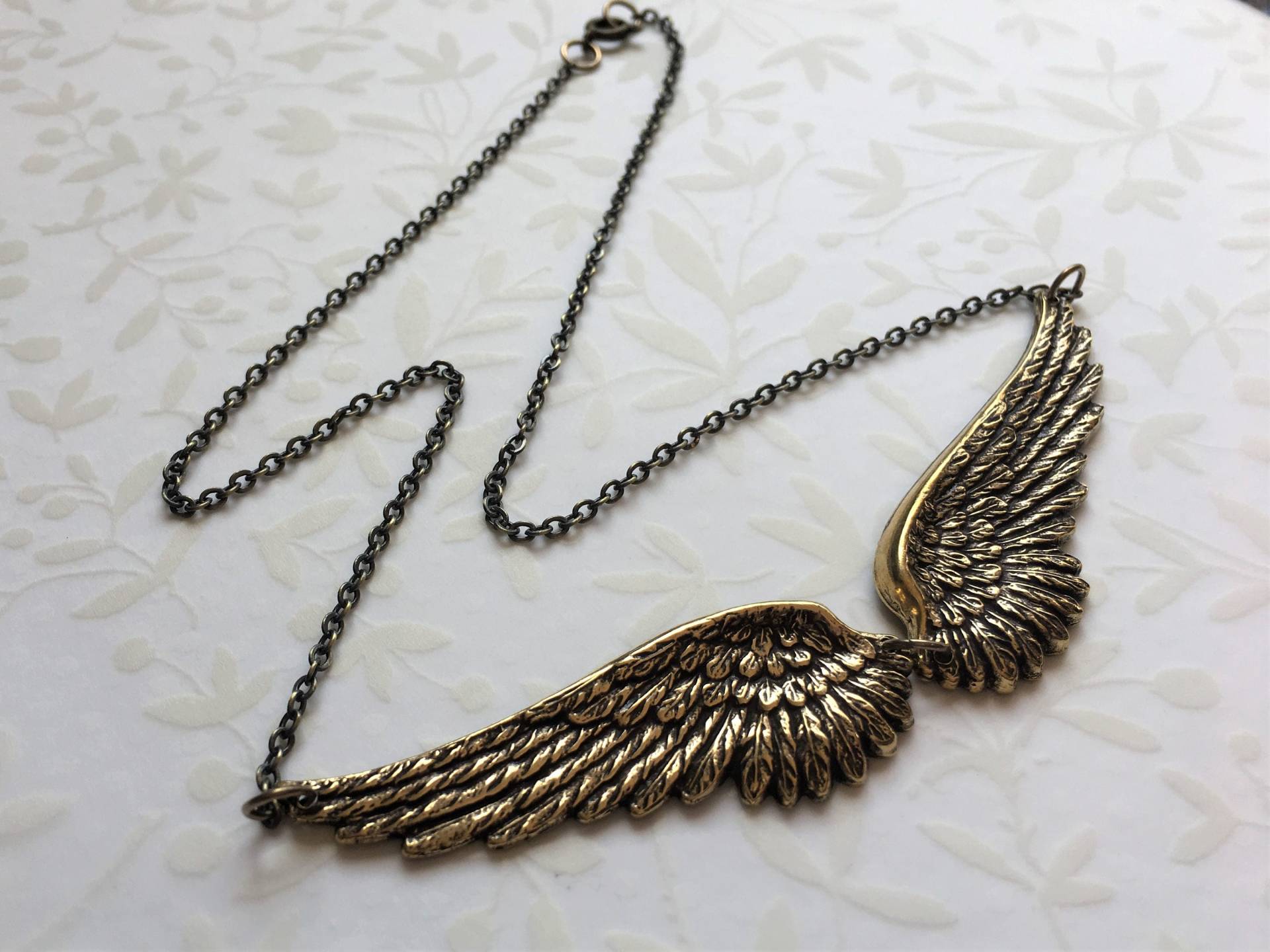 Engel Flügel Halskette Messing Engel Wing Schmuck-Flügel Anhänger, Memory Schmuck, Statement Halskette, Shine Erinnerung Schmuck Geschenk von RevelleRoseJewelry