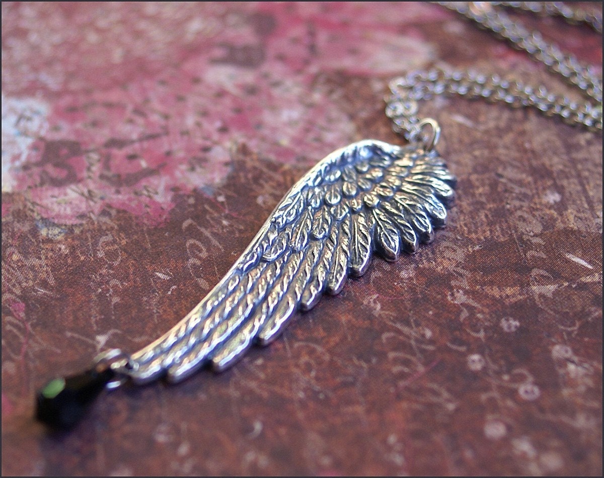 Engelsflügel Halskette, Detaillierter Silber Anhänger Mit Swarovski Kristall - Liebevolles Geschenk, Memory Schmuck, Glaube Halskette von RevelleRoseJewelry