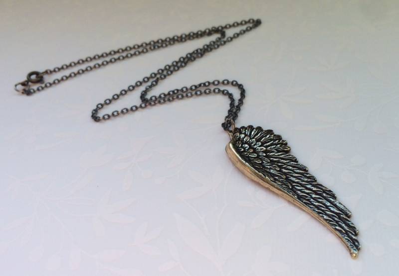 Engelsflügel Halskette, Schmuck, Gold Messing Engelsflügel, Antiqued Vintage-stil Flügel Feder Glaube Schutzengel von RevelleRoseJewelry
