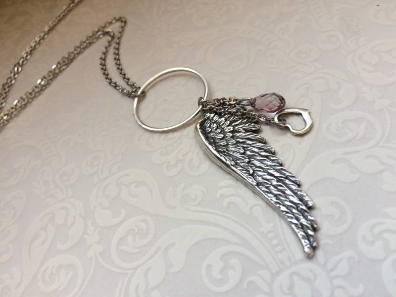 Engelsflügel Halskette, Silber Flügel Schmuck, Personalisierte Glaube Christlicher Engel Mutter Geschenk von RevelleRoseJewelry