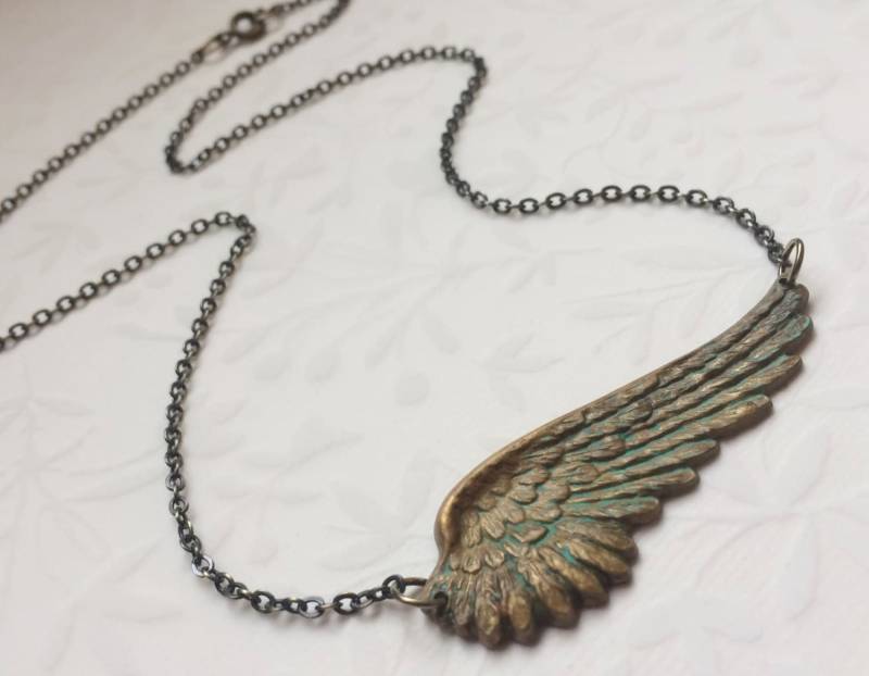 Engelsflügel Halskette-Engelsflügel Schmuck, Patina Seitlich Flügel, Grünspan Seitlich Halskette, Schutzengel Gift von RevelleRoseJewelry