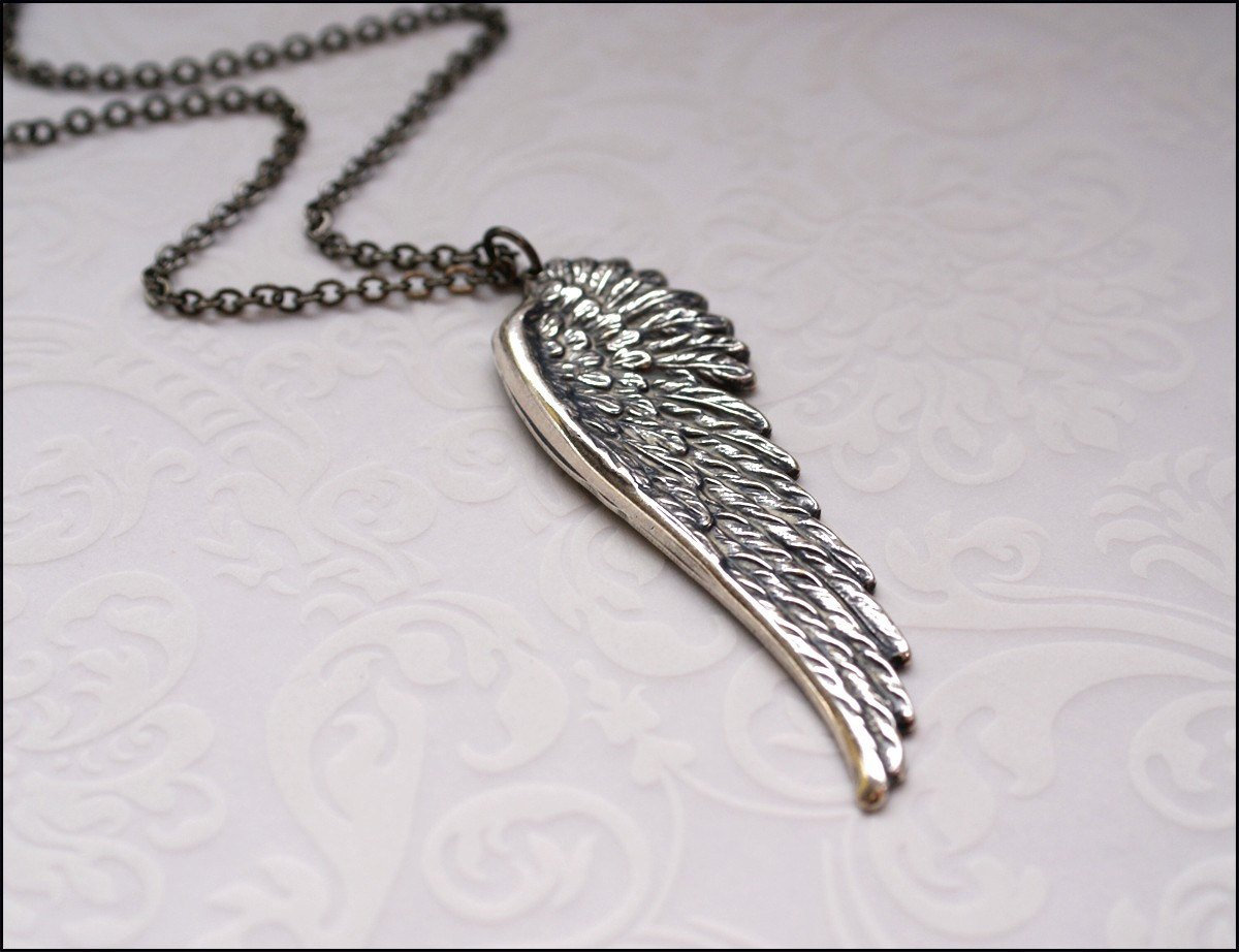 Engelsflügel Halskette Flügel Schmuck, Dunkle Engel, Ziemlich Rotguss-Kette, Detaillierte Glauben, Erinnerung Anhänger, Geschenk Für Schwester von RevelleRoseJewelry