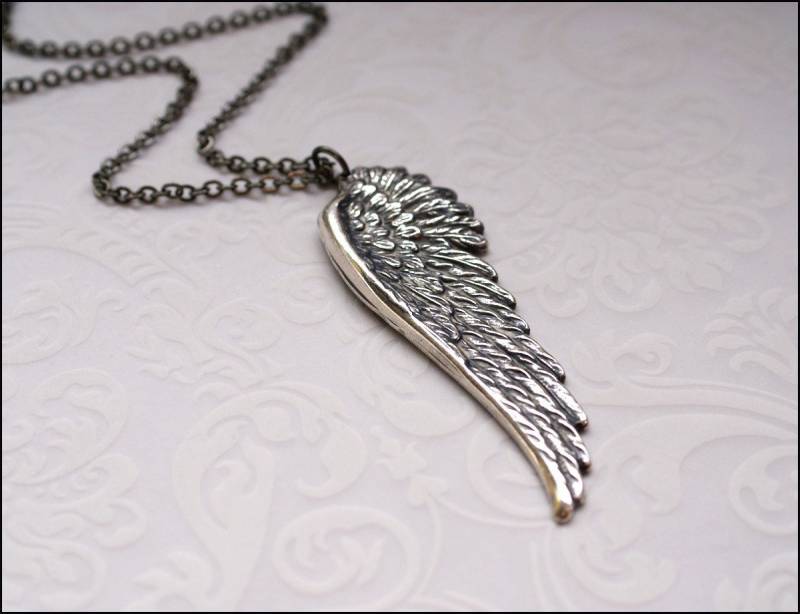 Engelsflügel Halskette Flügel Schmuck, Dunkle Engel, Ziemlich Rotguss-Kette, Detaillierte Glauben, Erinnerung Anhänger, Geschenk Für Schwester von RevelleRoseJewelry