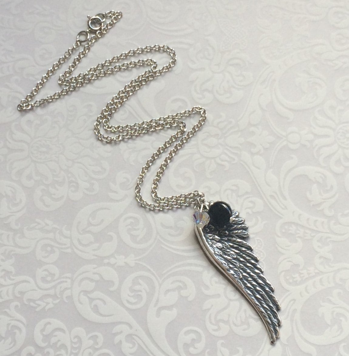 Engelsflügel Halskette-Silber Flügel Schmuck, Onyx, Swarovski Kristall Geziert, Schutzengel Glaube Liebe Halskette von RevelleRoseJewelry