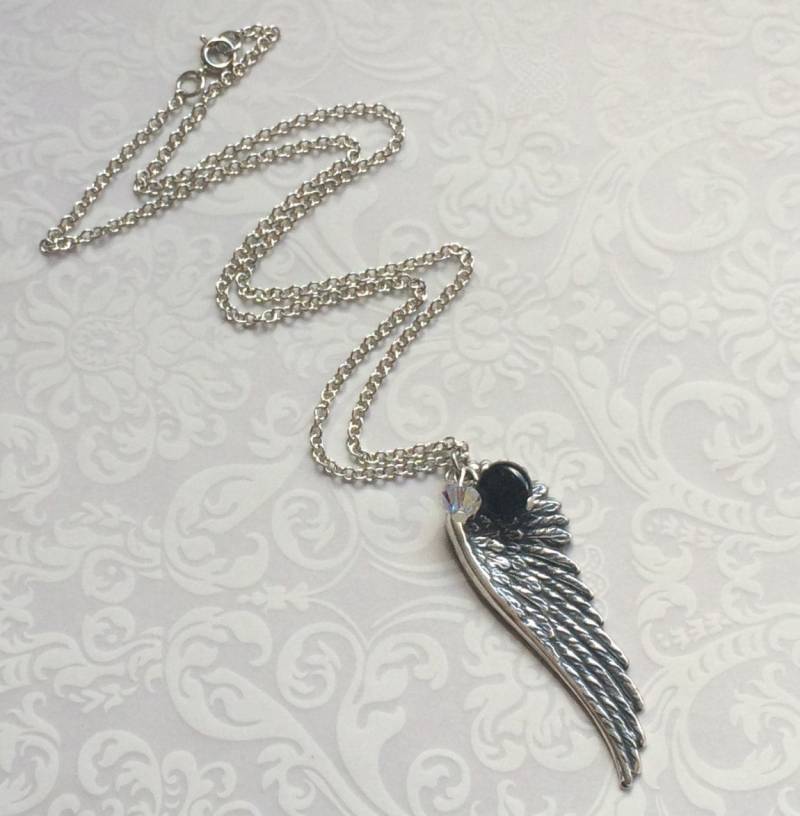 Engelsflügel Halskette-Silber Flügel Schmuck, Onyx, Swarovski Kristall Geziert, Schutzengel Glaube Liebe Halskette von RevelleRoseJewelry