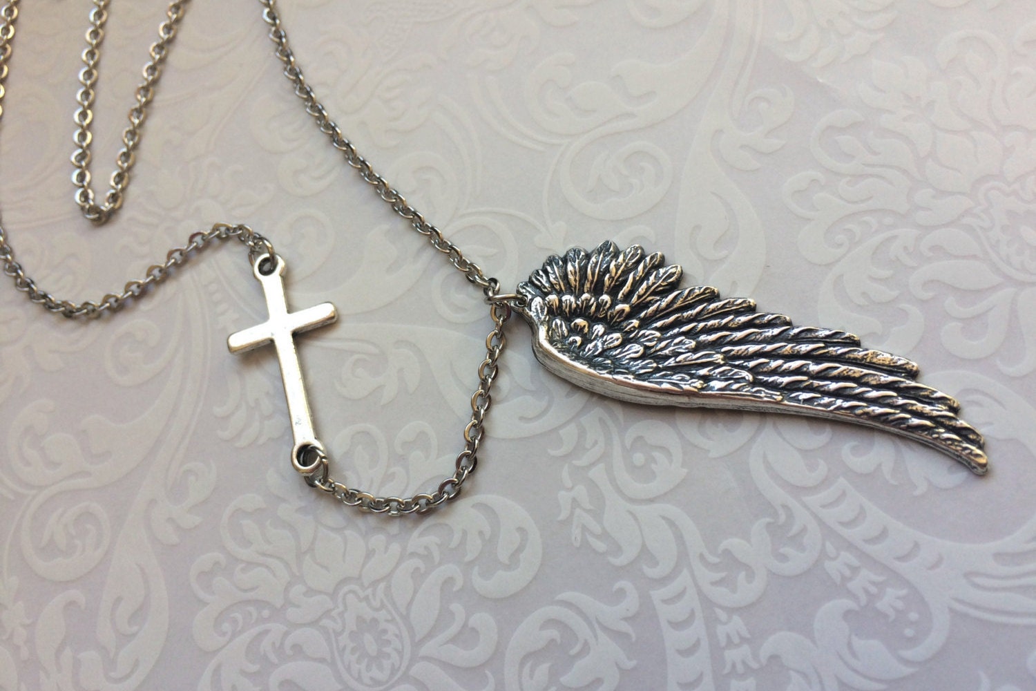 Engelsflügel Halskette-Silber Flügel Schmuck - Seitlich Kreuz Halskette, Silber Schmuck, Glaube Liebe Hoffnung Feder Halskette von RevelleRoseJewelry