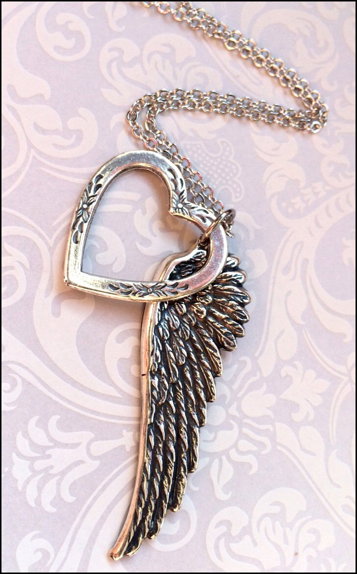 Engelsflügel Halskette ~ Silber Mit Herz Anhänger, Andenken Schmuck, Glaube Halskette, in Erinnerung An, Mutter Wunderschönes Geschenk von RevelleRoseJewelry