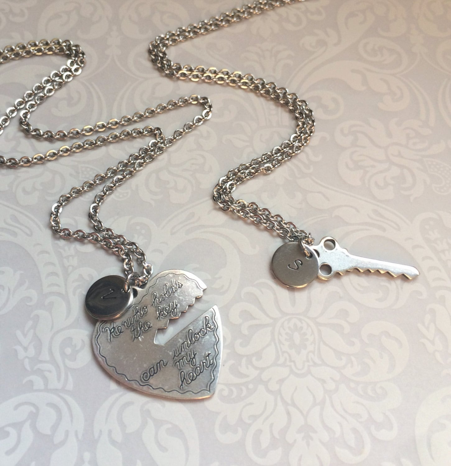 Freund Freundin Schmuck-Paare Halskette Schmuck, Handgestempelt Initial Halskette, Personalisierte His Hers Set, Bestes Geschenk von RevelleRoseJewelry