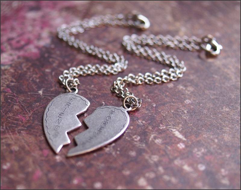 Freundschaft-Charm-Armbänder-Zwei Getrennte Silber Armbänder-Mutter, Tochter, Freundin, Schwester Geschenk "Friends Forever' Von Revellerosejewelry von RevelleRoseJewelry