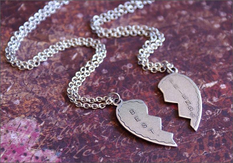 Freundschaft-Halskette-Zwei Halskette Set - Silber Herz Anhänger Perfekte Freund Friends Geschenk Von Revellerosejewelry von RevelleRoseJewelry
