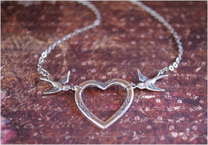 Lovebird Herz Halskette -Verzierte Anhänger W/Lovebird Charms - Silber Geschenke Für Sie, Frau, Mutter, Tochter, Freundin Von Revellerosejewelry von RevelleRoseJewelry