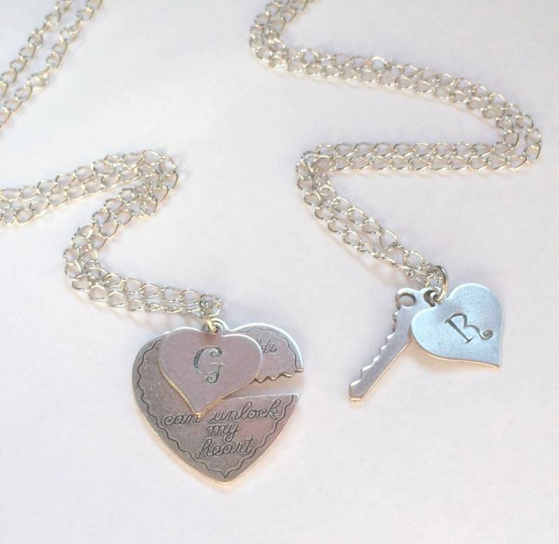 Personalisierte Initial Halskette-Key To My Heart Halskette~Paare Halskette, Freund/Freundin Schmuck, Er, Der Den Schlüssel Hält Halskette Set von RevelleRoseJewelry