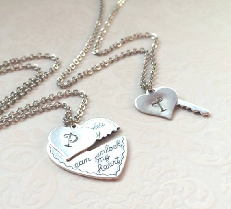 Personalisierte Paare Halskette-Wer Hält Die Schlüssel-Silber Herz/Schlüssel Halskette Set, Freund Freundin Schmuck, Set Two, Valentine von RevelleRoseJewelry