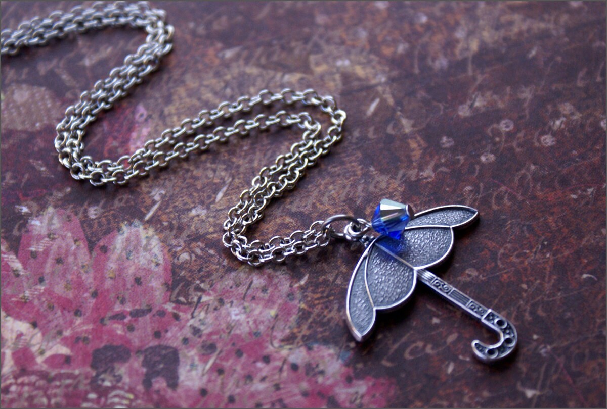 Regenschirm Anhänger Halskette - Blau Swarovoski Crystal Antik, Vintage Sterling Silber Ox Glanz Ziemlich "Rainy Day" Von Revellerosejewelry von RevelleRoseJewelry