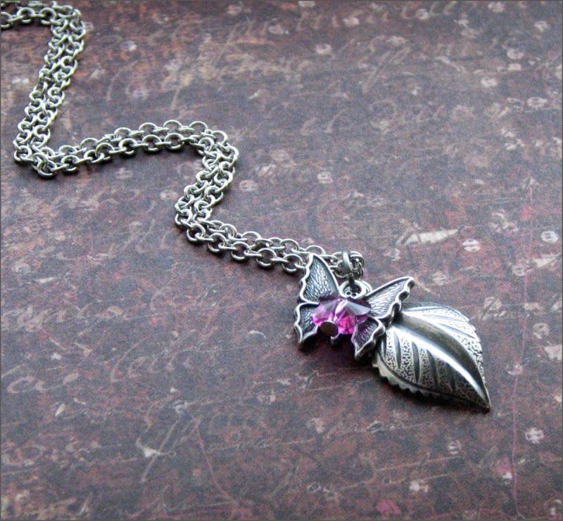 Schmetterling Blatt Anhänger Aus Swarovski - Kristall in Fuchsia Super Cute Teen, Tochter, Freundin Geschenk "Naturen Angels' Von Revellerosejewelry von RevelleRoseJewelry