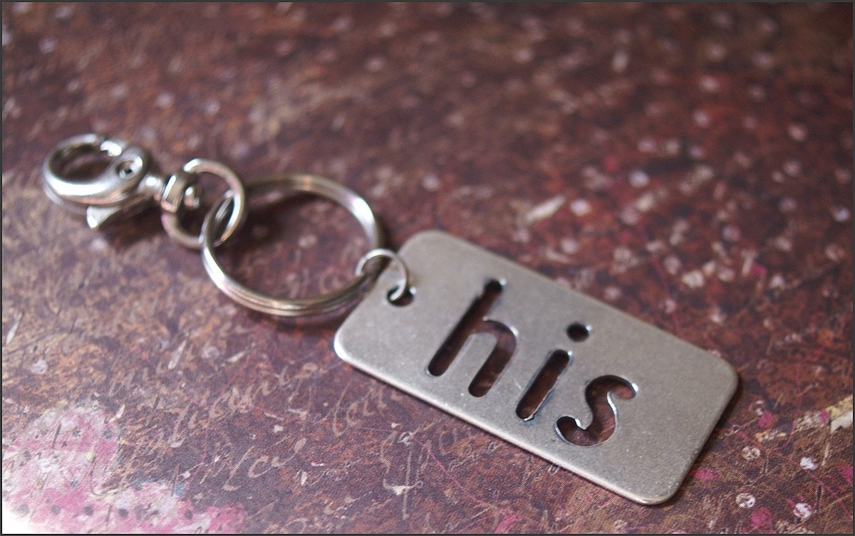 Sein Dogtag-Keychain-Silber Anhänger - Fob, Geldbörse Clip, Reißverschluss Ziehen Dekoration "Ich Bin Seine" Von Revellerosejewelry von RevelleRoseJewelry