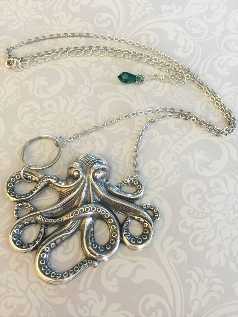 Critical Minds Halskette, Große Octopus Anhänger, Silberne Halskette Mit Swarovski Kristallen von RevelleRoseJewelry
