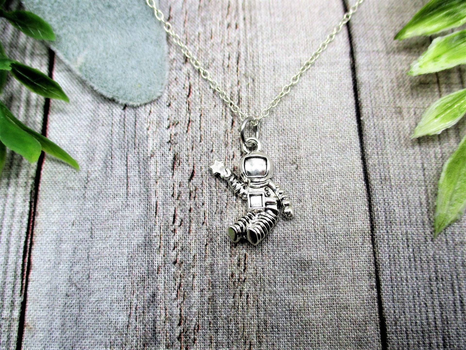 Astronaut Halskette Space Necklace Geschenke Für Sie/Ihn Schmuck Jewelry von RevelryJewelry