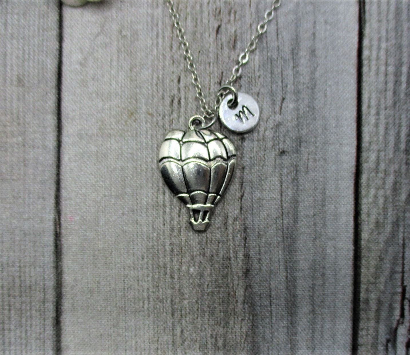 Heißluftballon Halskette Personalisierte Handgestempelte Buchstaben Initial Geschenke Für Sie Schmuck Festival von RevelryJewelry