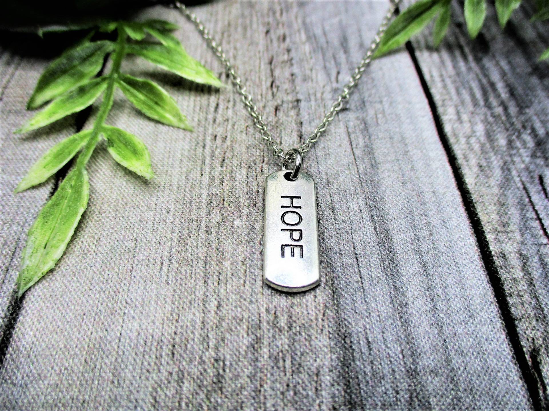 Hope Halskette Motivationsschmuck Geschenke Für Sie Hoffnung Schmuck Charm Mit Worten von RevelryJewelry