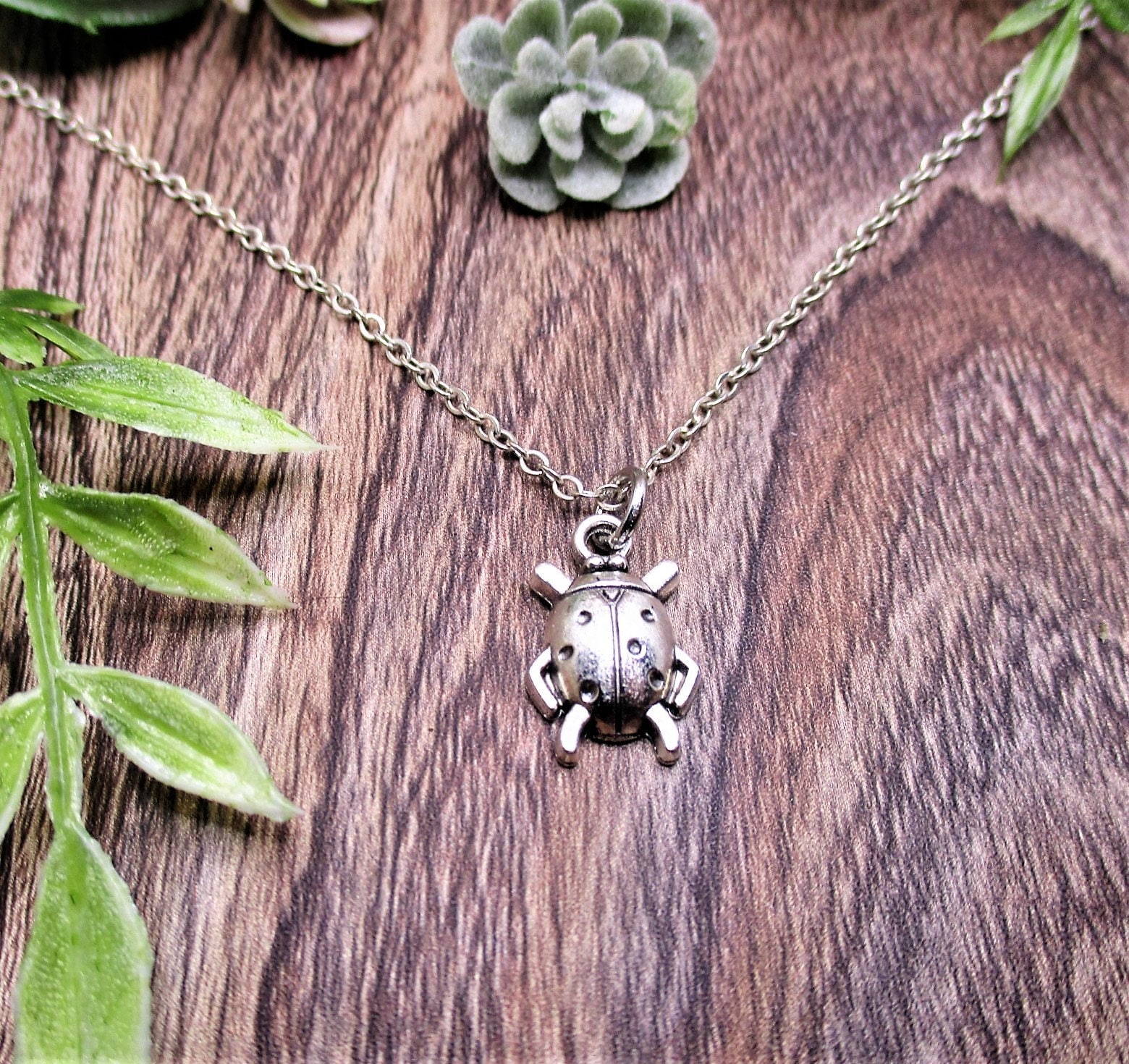 Marienkäfer Kette Garten Geschenke Für Sie Schmuck Natur Liebhaber Geschenk Charm Insekt Halskette von RevelryJewelry