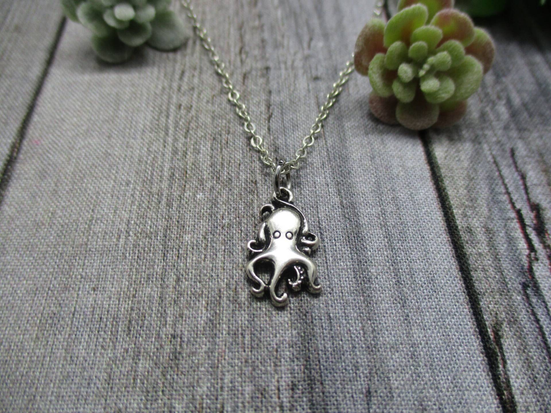 Oktopus Halskette, Ozean Schmuck, Strand Halskette Geschenke Für Sie/Ihn Charm von RevelryJewelry