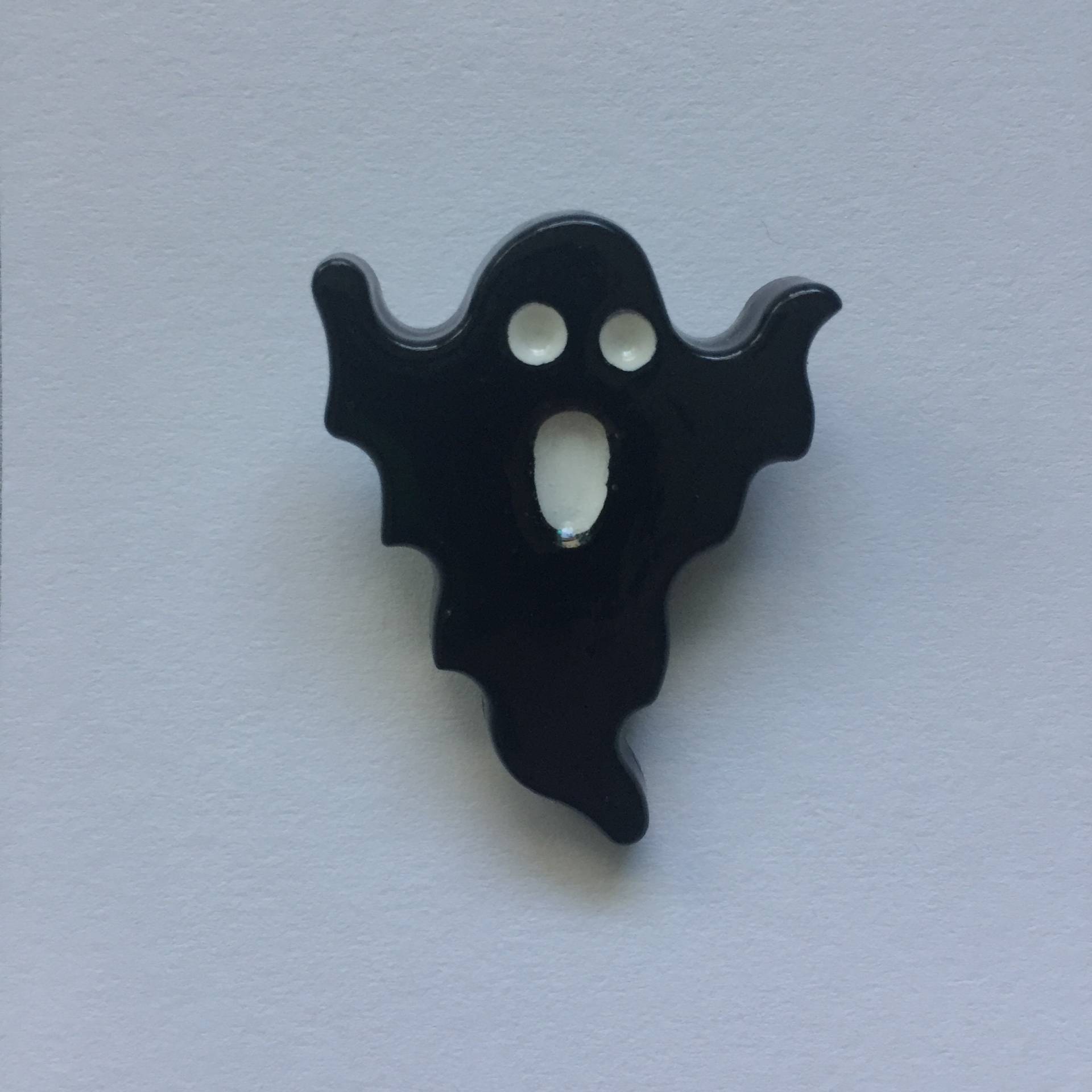 Phantasm Handgemachte Kunstharz Ghost Pin | Schwarz Phantasm Handgemachte Kunstharz Ghost Pin | Schwarz von ReverendRottenclown