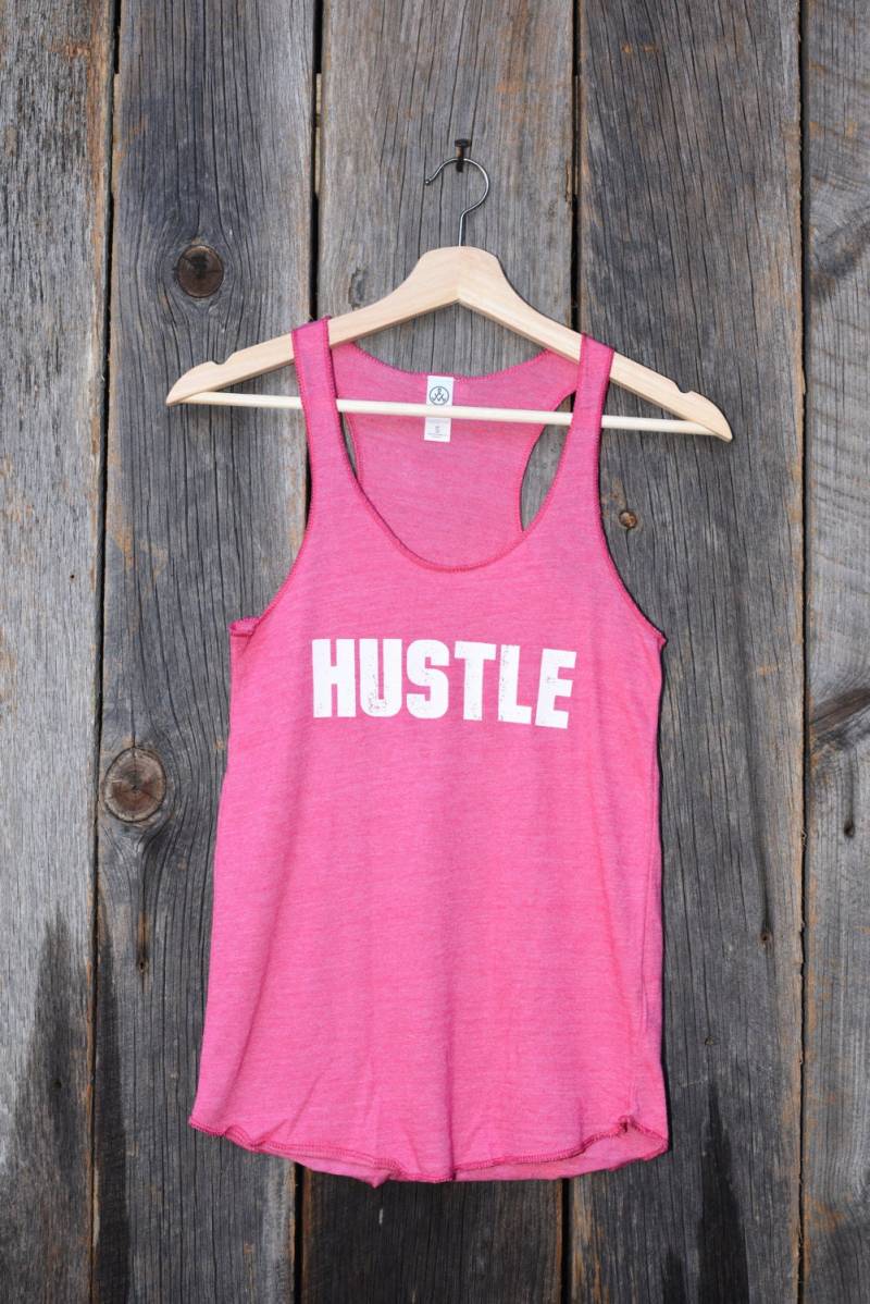 Hustle | Damen Workout Tank von ReveryRoad