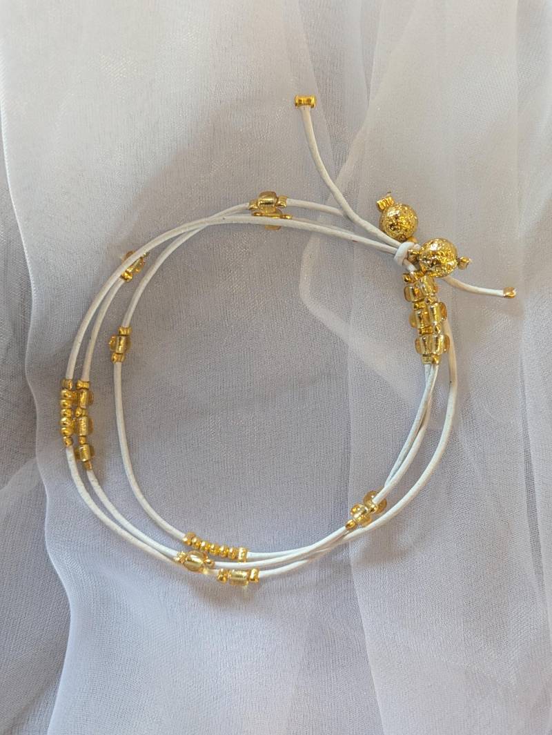 Leder-Wickel-Armband Gold_Weiß Leder-Wickel-Armband Gold_Weiß von RevierSchmuck