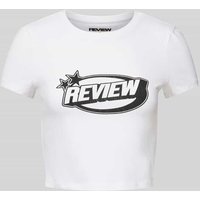 Review Cropped T-Shirt mit Label-Print in Weiss, Größe M von Review