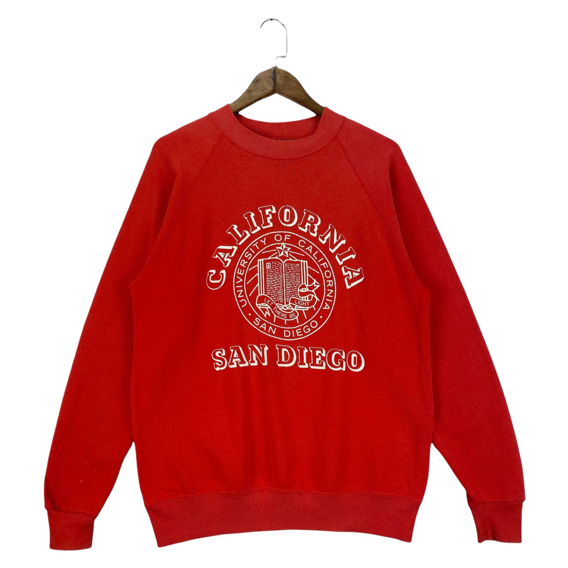 Vintage 80Er Jahre San Diego Sweatshirt Crewneck Made in Usa Rotes Big Logo Ucsd Pullover Grösse L von RevivalModeWarehaus