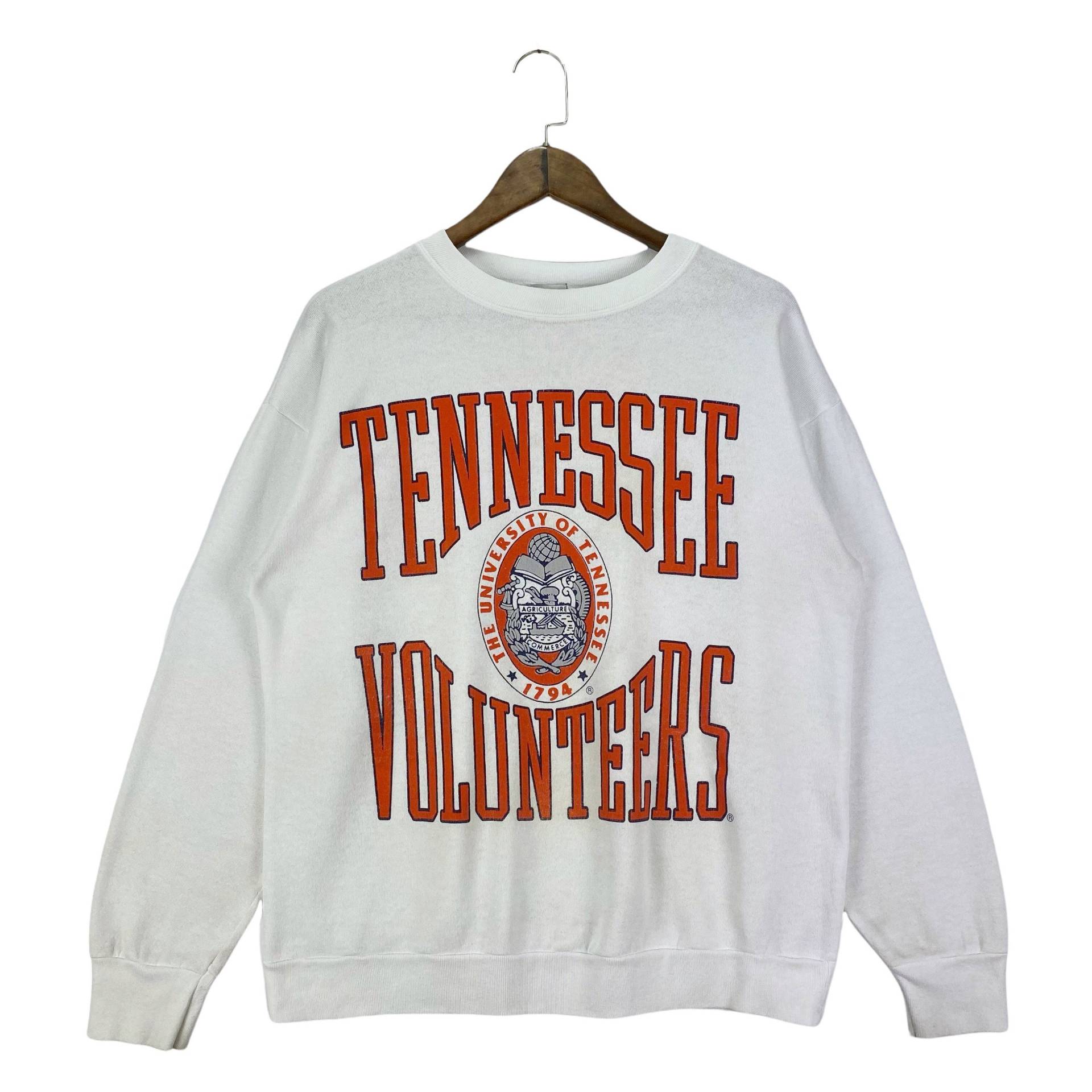 Vintage 90Er Jahre Volunteers Sweatshirt Rundhalsausschnitt Big Logo Made in Usa Pullover Größe L von RevivalModeWarehaus