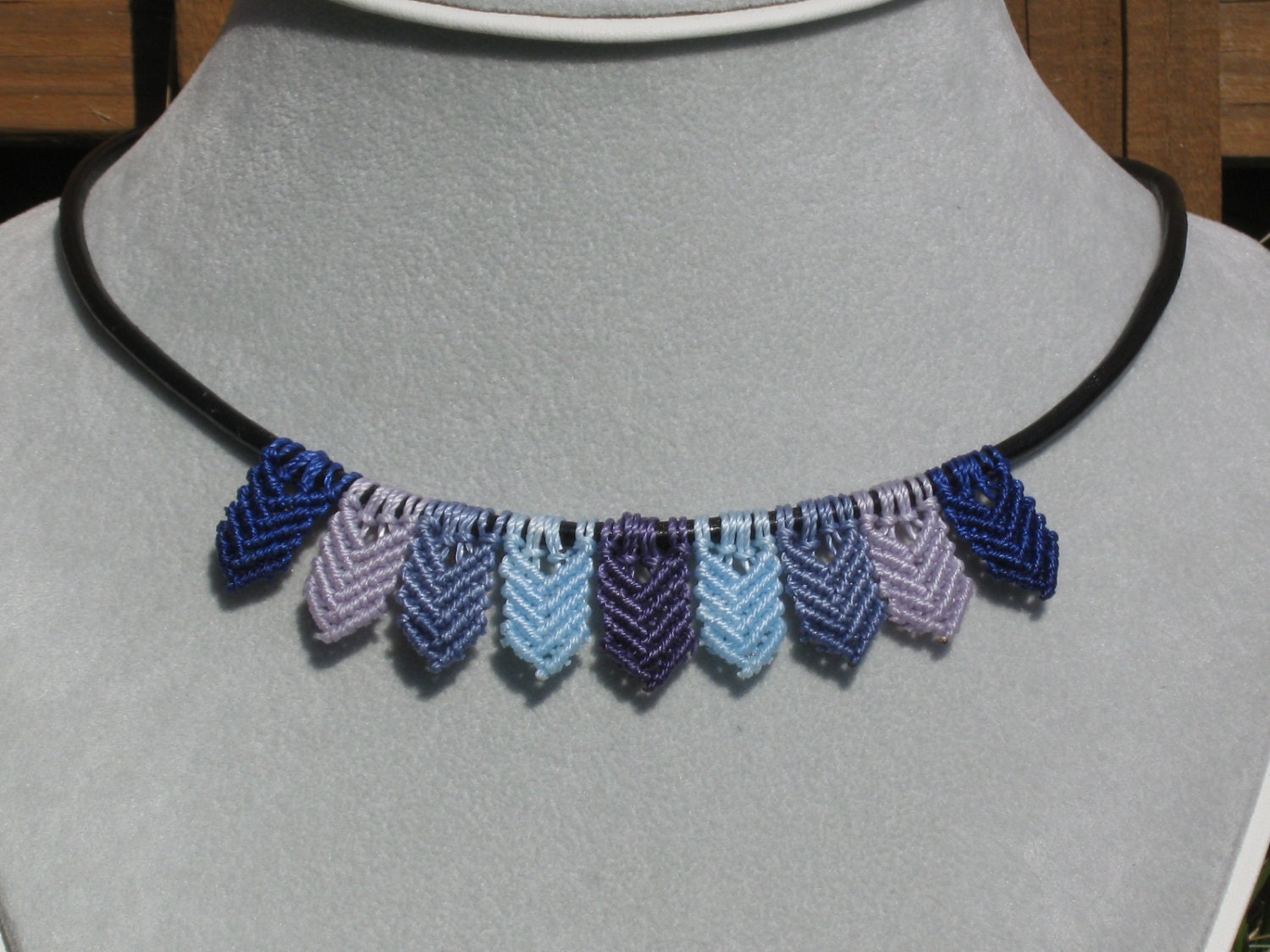 Chevron Micro Makramee Halskette Chevron Micro Makramee Halskette von Revivarox