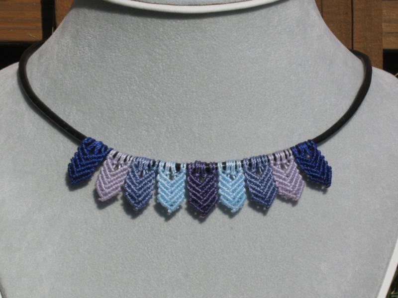 Chevron Micro Makramee Halskette Chevron Micro Makramee Halskette von Revivarox