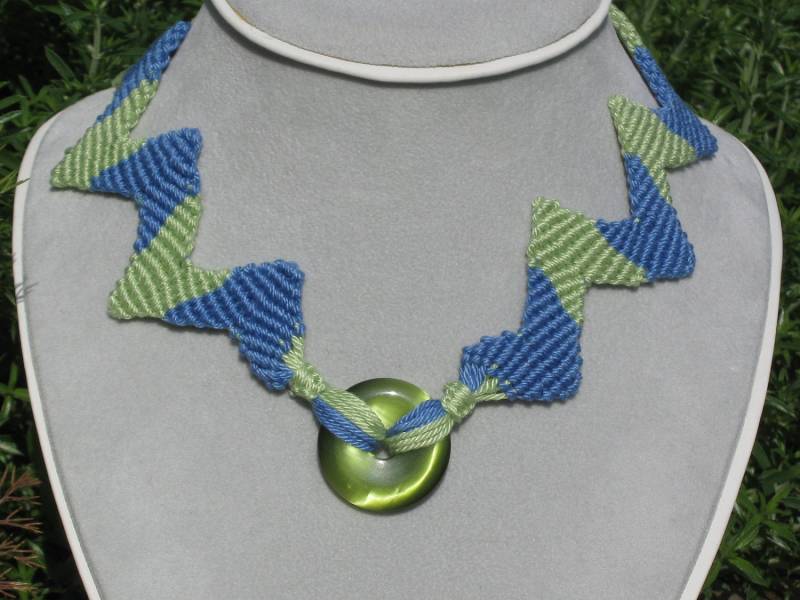 Dip in The Waves Micro Makramee Halskette von Revivarox