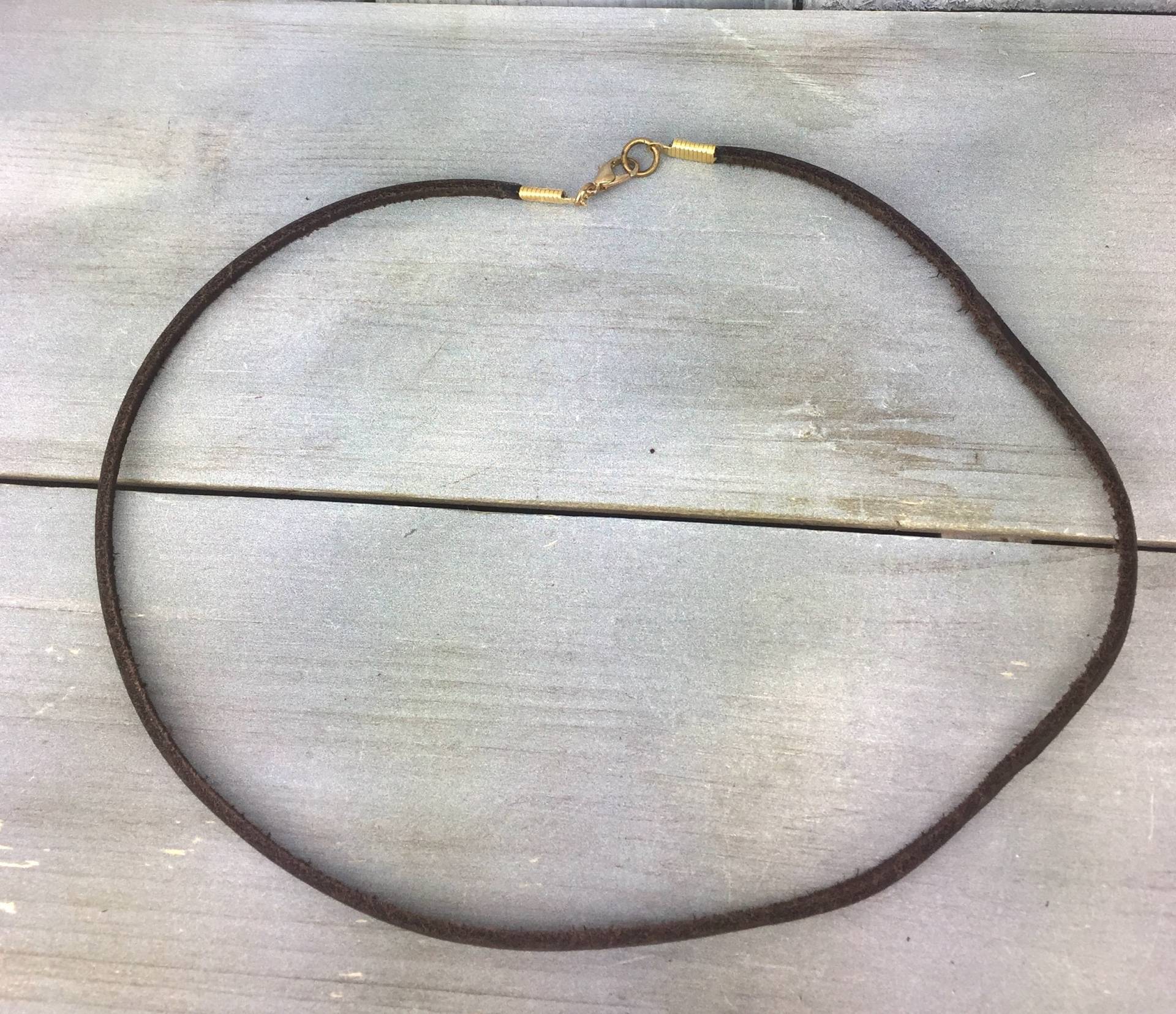 Leder-Halskette - Hängen Sie Eine Brosche, Clip Auf Ohrring Oder Pelz/Kleid Als Austauschbare Anhänger Brosche Halter Separat Verkauft Leder-Halskette - Hängen Sie Eine Brosche, Clip Auf Ohrring Oder Pelz/Kleid Als Austauschbare Anhänger Brosche Halter Separat Verkauft von ReviveAmor