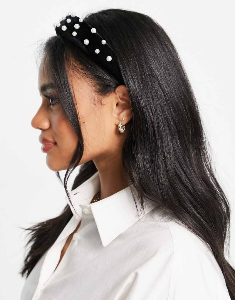 Revolution Hair - Samt-Haarreif in Schwarz mit Perlenbesatz-Keine Farbe von Revolution Hair
