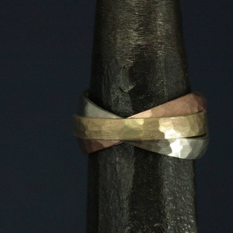 3 Mm Tricolor Rolling Ring Gehämmerte Bänder Ineinander Greifende Ringe Herren Ehering 14K Massivgold Triplet Mixed Metal Bands von RevolutionBA
