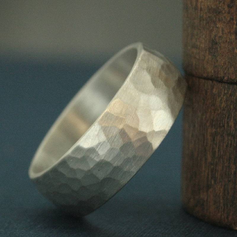 Breites Band Gehämmert Silberring Herrenband 8 Mm Rustikaler Ring Herrenring Ehering Der Männer Herren Breiter von RevolutionBA