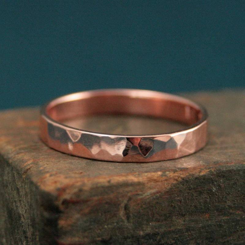 Gehämmertes GoldbandGehämmerter GoldringRoségold RingRoségold Band3 Mm FlachbandUnisex RingWildfang RingRustikaler Ehering von RevolutionBA