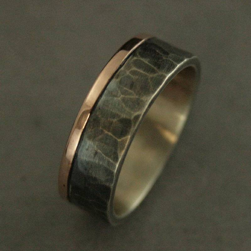 Gold Silber Herrenring Two Tone Band Rustikaler Ehering Rustikal Für Ihn Ring Bräutigam Gehämmert 6, 5mm Centurion von RevolutionBA