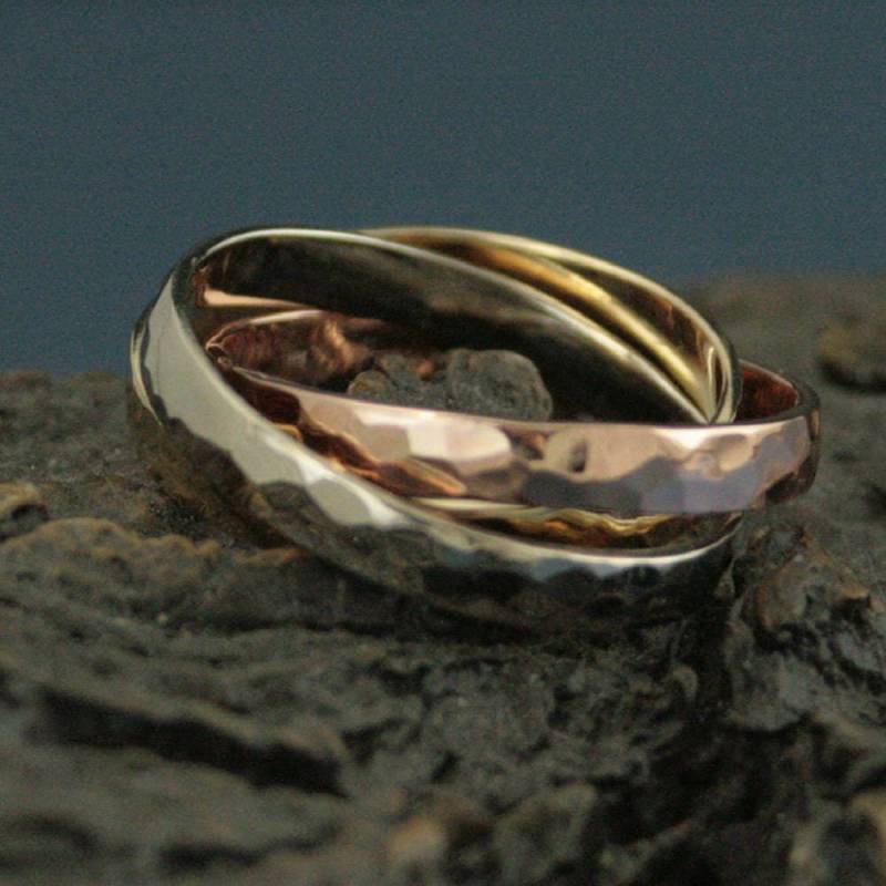 Herren Rollring Interlocking Rings Triplet Ring Gehämmertes Goldbänder Ehering 3 Mm Rustikales Band Facettierten von RevolutionBA