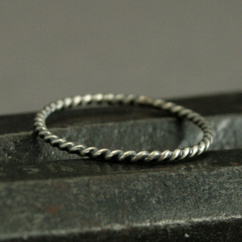 Mini Sterling Silber Twist Band 16 Gauge 1, 3 Mm Gedrehter Runddraht Ideal Für Die Anpassung An Ihre Stacking-Set Stacking Ring Textured von RevolutionBA