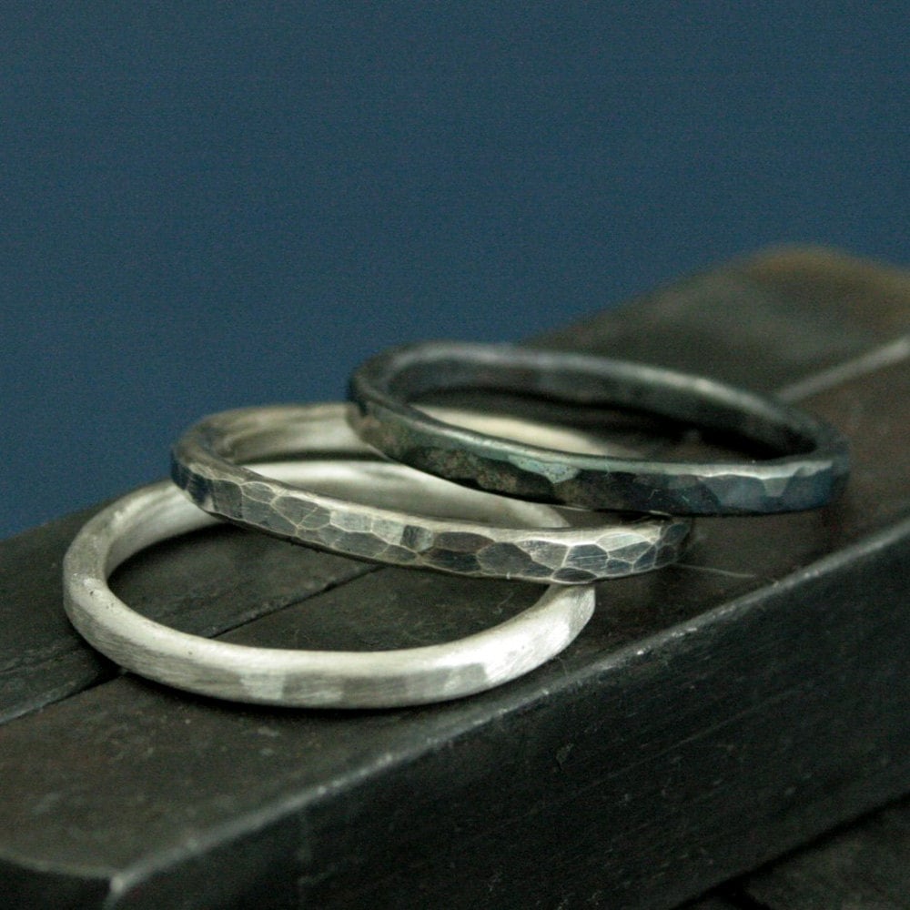 Ombre Trio - Silber Stacker Ringe 3Er Set 2 Mm Dünne Massive Sterling Bänder Handgemachtes Gehämmertes Stacking von RevolutionBA