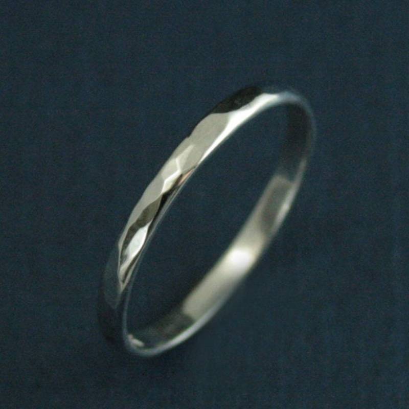 Ring Damen Ehering 14K Gehämmert Weißgold 2 Mm Gehämmert Strukturgold Hammerschlag Hochzeitsgold von RevolutionBA